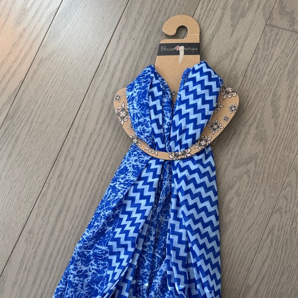 Blossom Boutique Blue Patterned Infinity Scarf - Picture 2 of 8